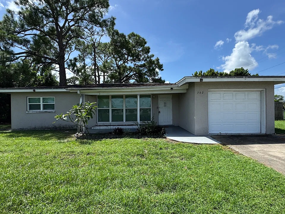 202 Leeland Heights Blvd W