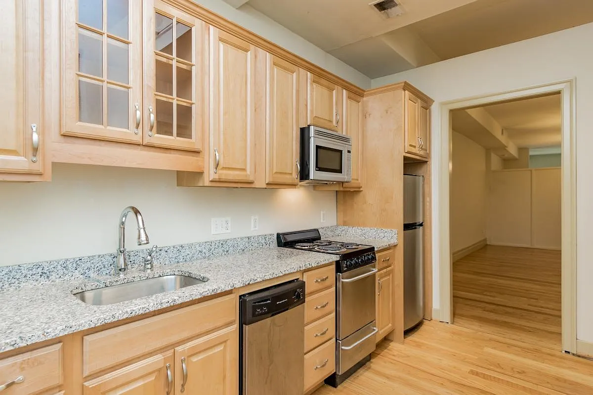 324 South Broadway — Photo 4