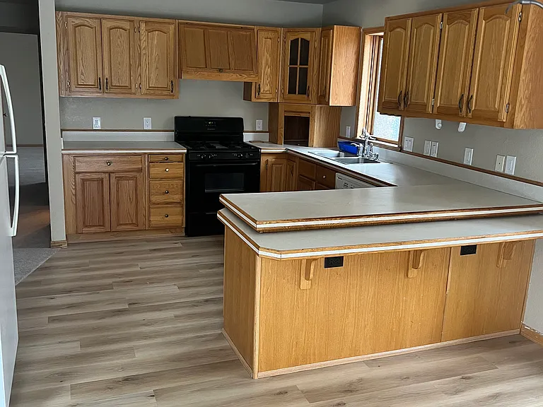 358 Peterson Dr — Photo 31