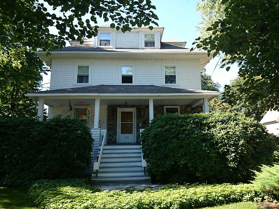 2nd image of 325 Park St