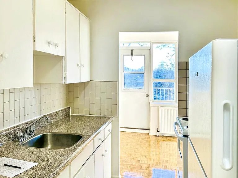 709 Kennedy Rd — Photo 17