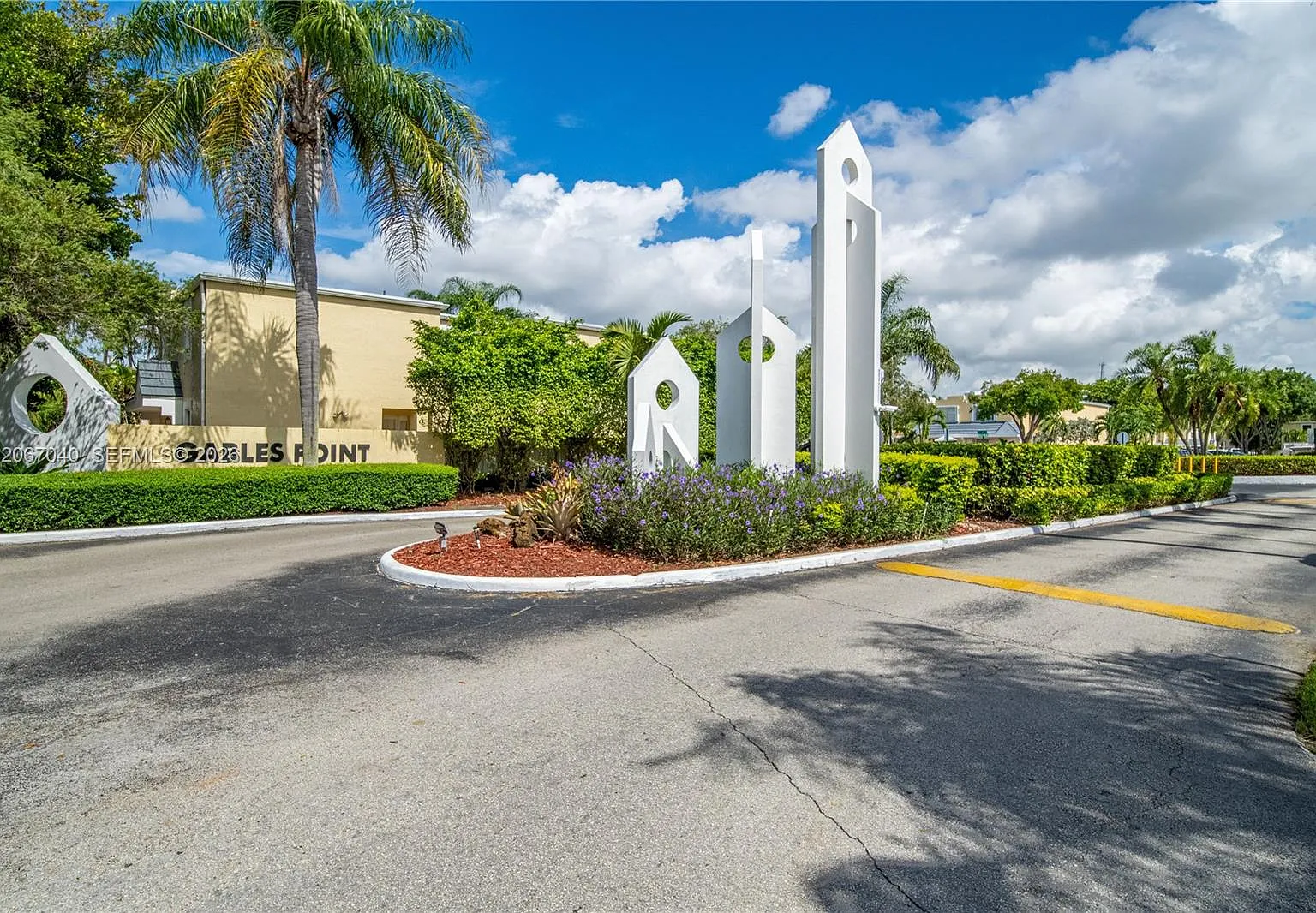 Gables Point Iii Condo — Photo 1