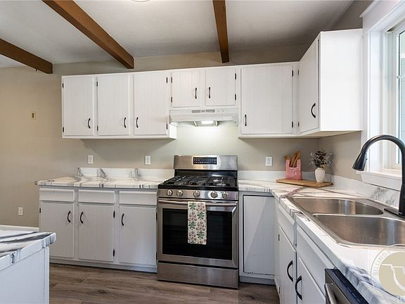 2nd image of 2104 Rosewyn Ln