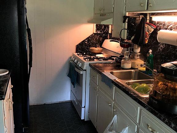 3rd image of 112 Elm St