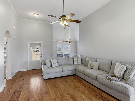 5th image of 335 Seawood Dr