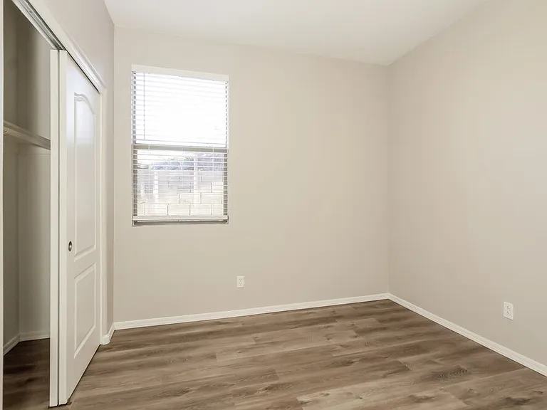 8713 N 58th Ln — Photo 13