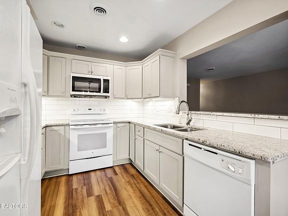 5th image of 7721 Village Dr