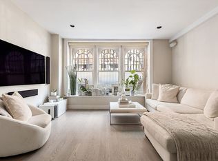 220 E 5th St #2, New York, NY 10003