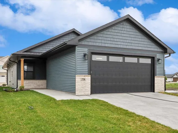 770 Clover Hill Dr, North Liberty, IA 52317