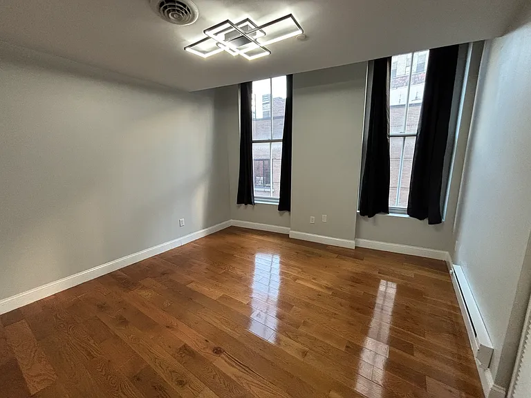 37 Maiden Ln #3A — Photo 3