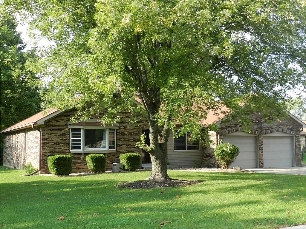 5236 Flintstone Dr photo 1