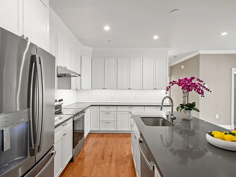 650 Mill St #204 — Photo 6