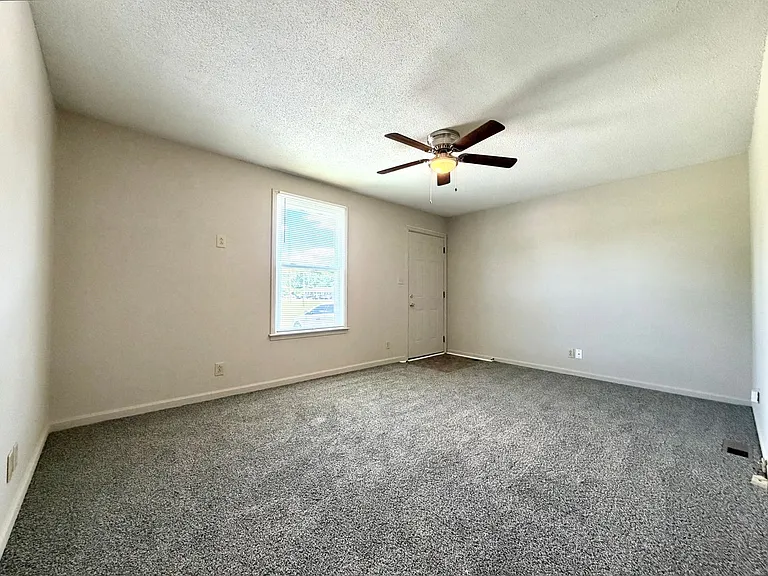 Bancroft Circle Apartments — Photo 27