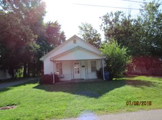 706 SW 6th St, Fairfield, IL 62837