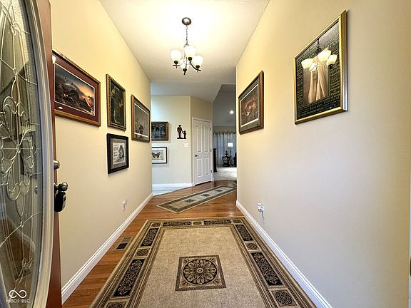 2nd image of 1939 Sophia Ln