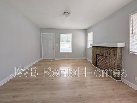 4th image of 111 W 36th St