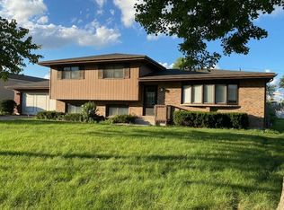 253 W Kimbell Ave, Elmhurst, IL 60126