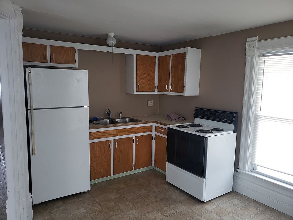 2nd image of 237 N Wisconsin Ave