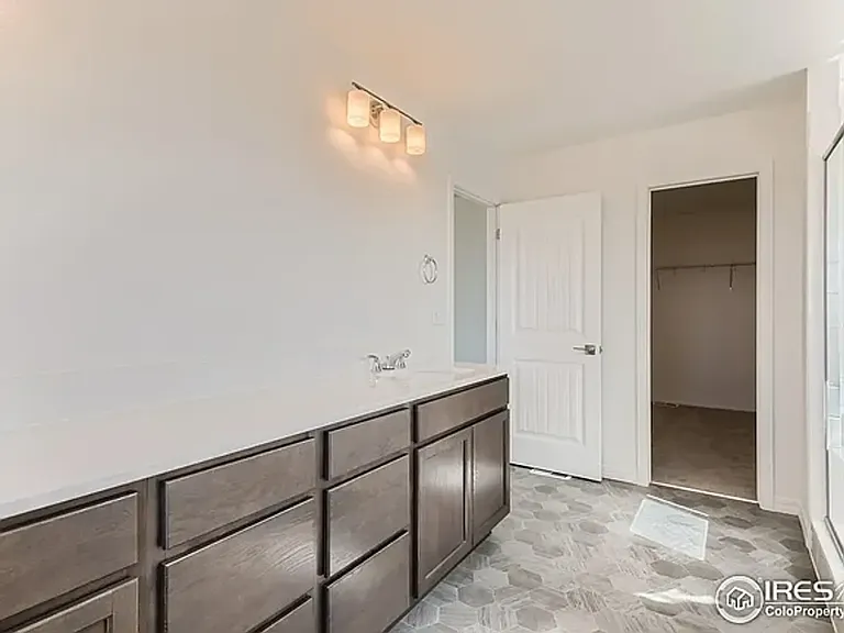 6440 Rolling Creek Dr — Photo 21