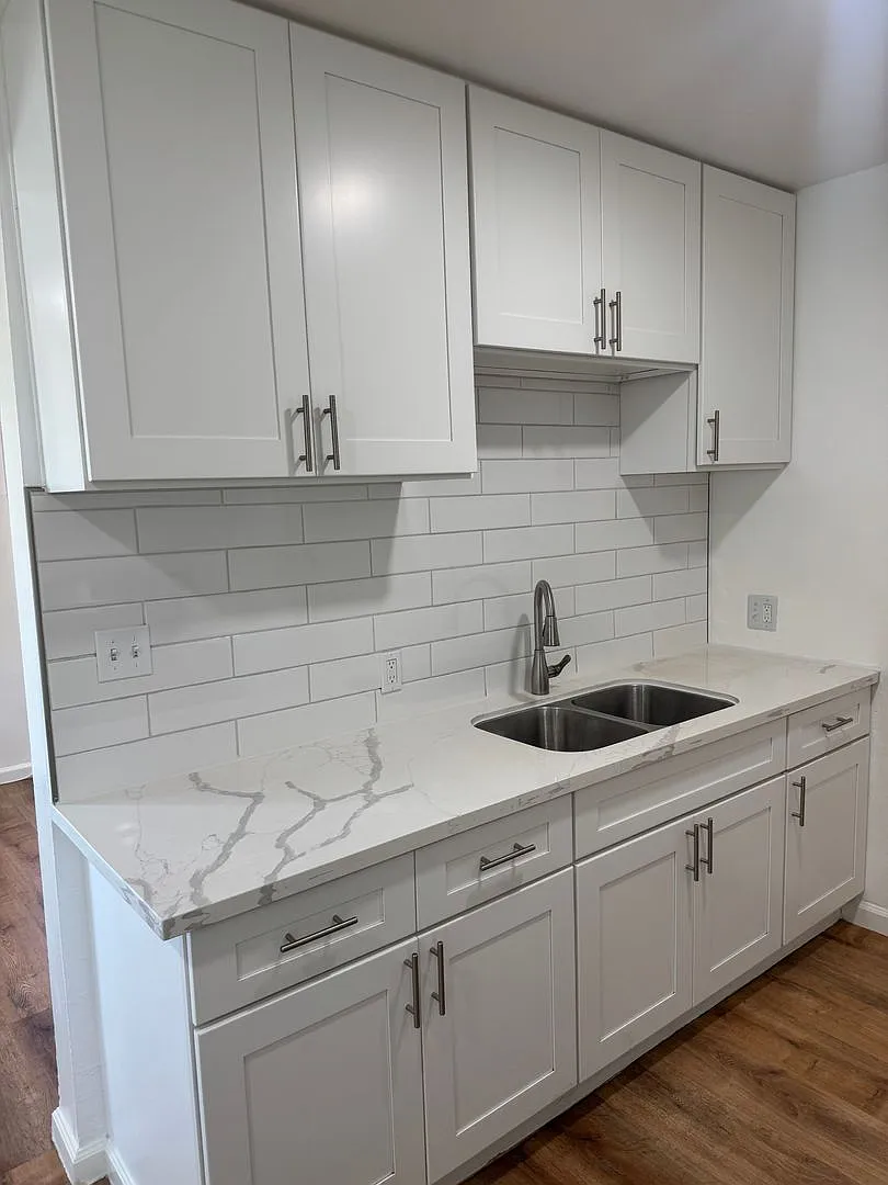 1423 W Lingan Ln — Photo 4