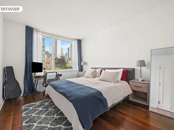 100 Riverside Boulevard image 5 of 10