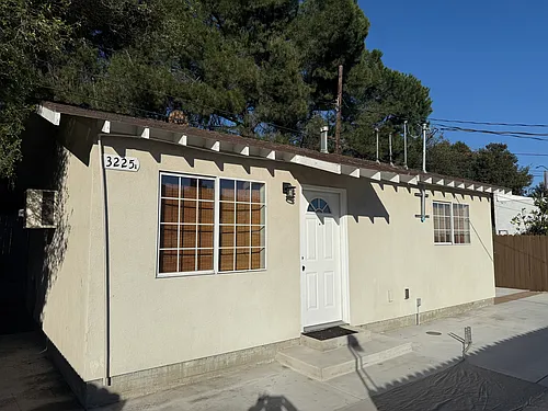 3225 Montrose Ave #A Photo 1
