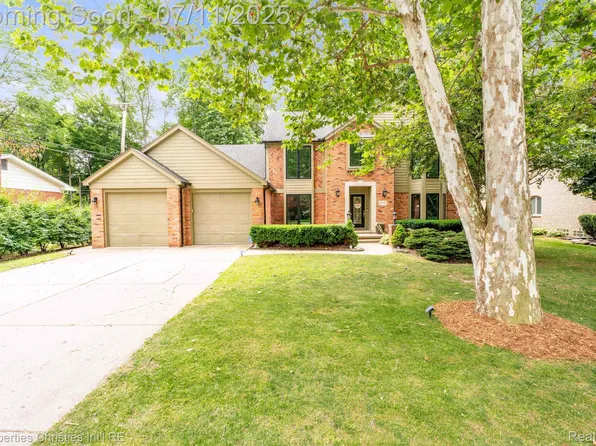 16070 Timberview Dr, Clinton Township, MI 48036