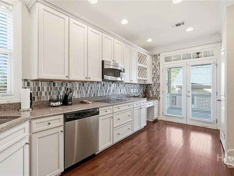 313 Lake View Dr — Photo 9