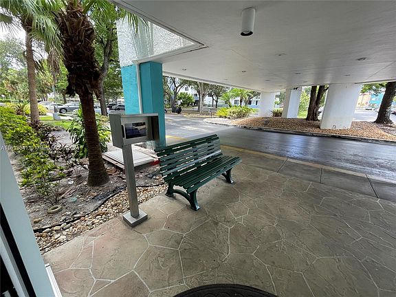 2nd image of 919 Hillcrest Dr APT 415
