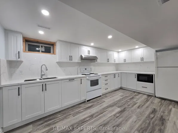 764 Elgin St, Newmarket, ON L3Y 3B8