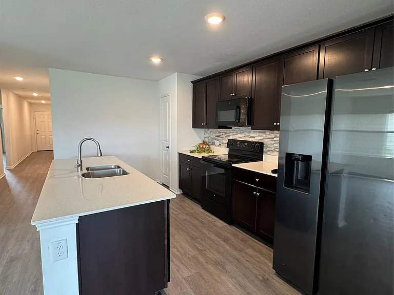 518 Olmstead Dr — Photo 7