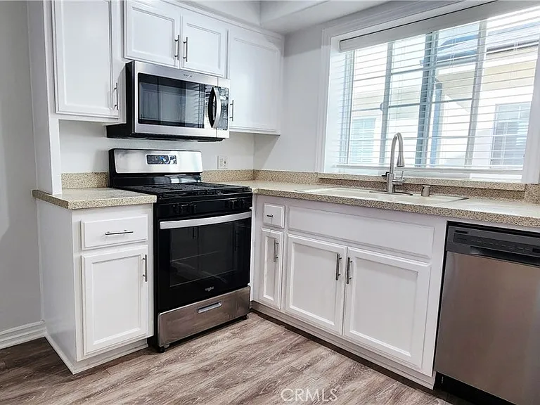 1675 Gramercy Ave — Photo 8