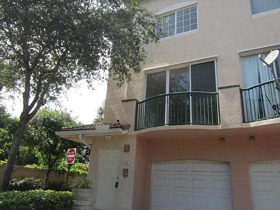 2nd image of 2107 SE 10th Ave APT 801