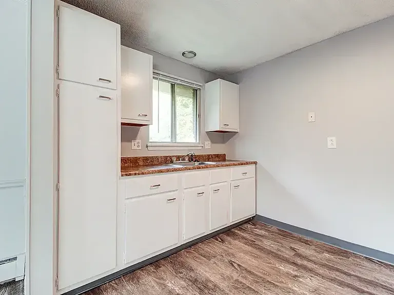 North Dohr Apartments — Photo 22