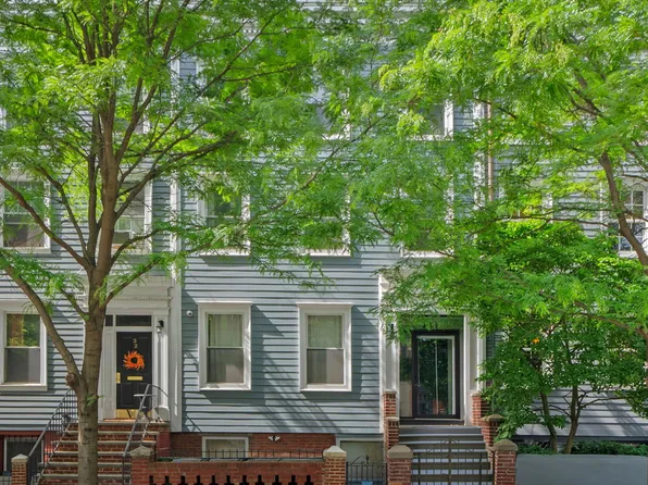 30 Bergen Street image 1 of 17