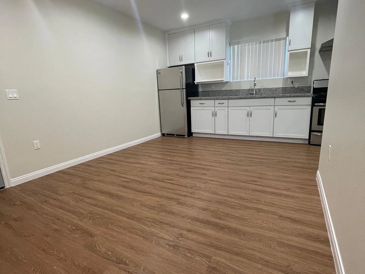 1 bed, 430 sqft, $2,100 — Photo 3