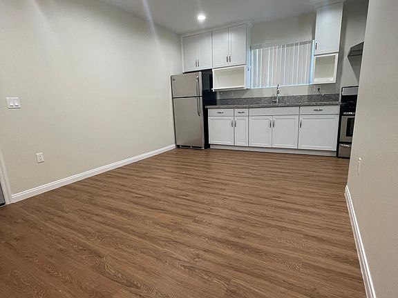 3rd image of 10420B Orion Ave