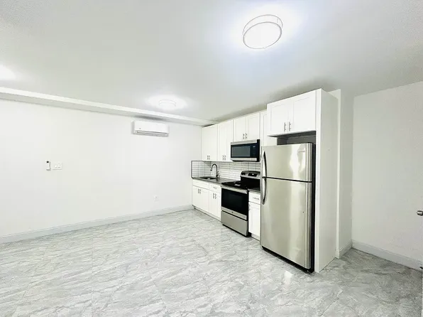 1323 Blake Avenue image 1 of 7