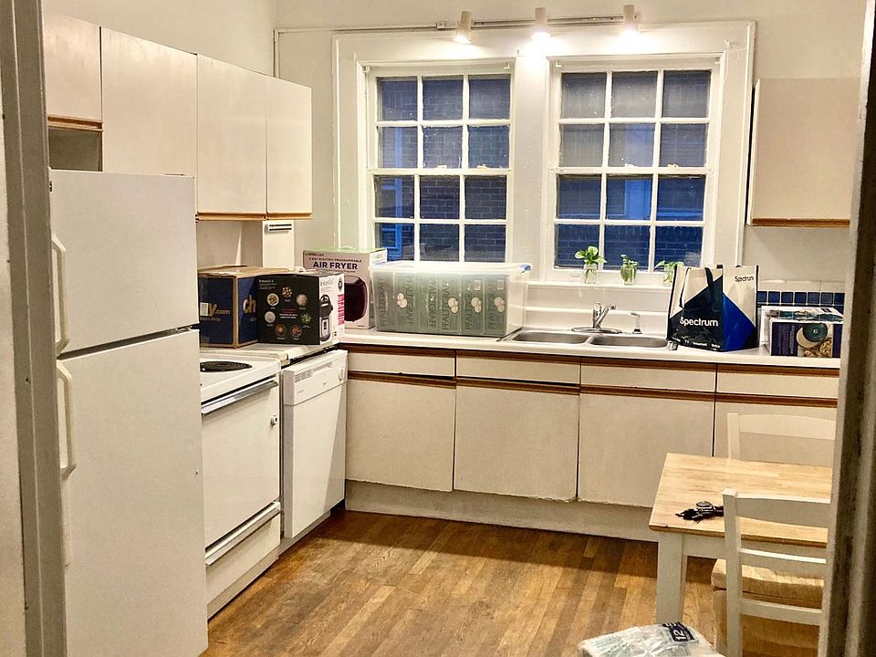 2nd image of 401 S Mendenhall St #410