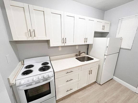 4th image of 1824 Taft St #15
