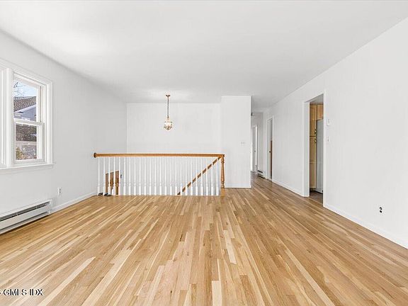 4th image of 7 Brownhouse Rd