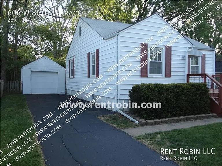606 W 86th Ter — Photo 2