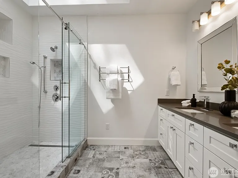 17247 SE 54th Pl — Photo 17