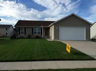 1423 Brookside Dr, Cedar Falls, IA 50613