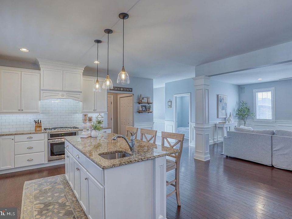 1st image of 513 Spring Hollow Dr