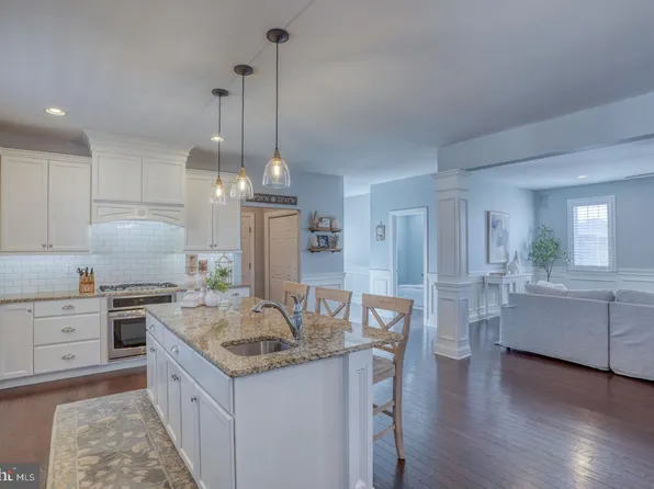 513 Spring Hollow Dr, Middletown, DE 19709