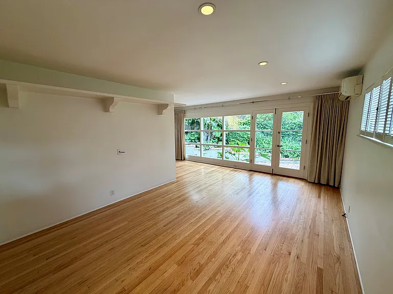 4321 Finley Ave — Photo 2