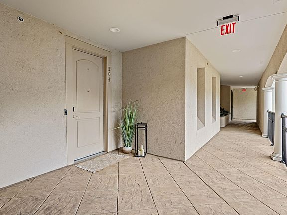 3rd image of 1209 E Washington St Unit 304