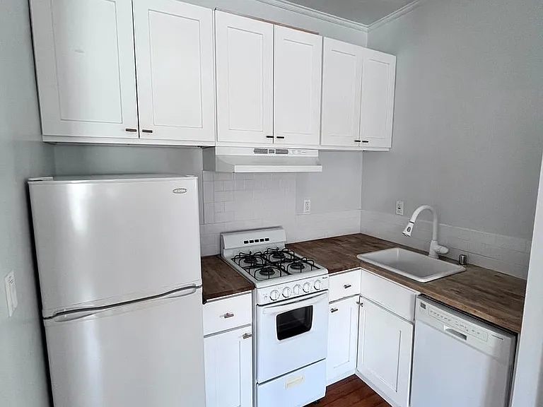 2050 Dracena Dr. — Photo 14