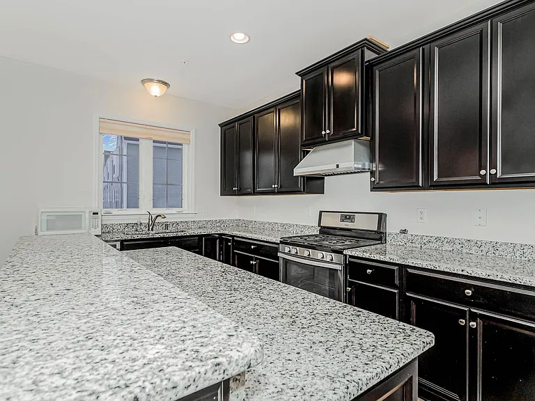 542 Rayburn Ct — Photo 8